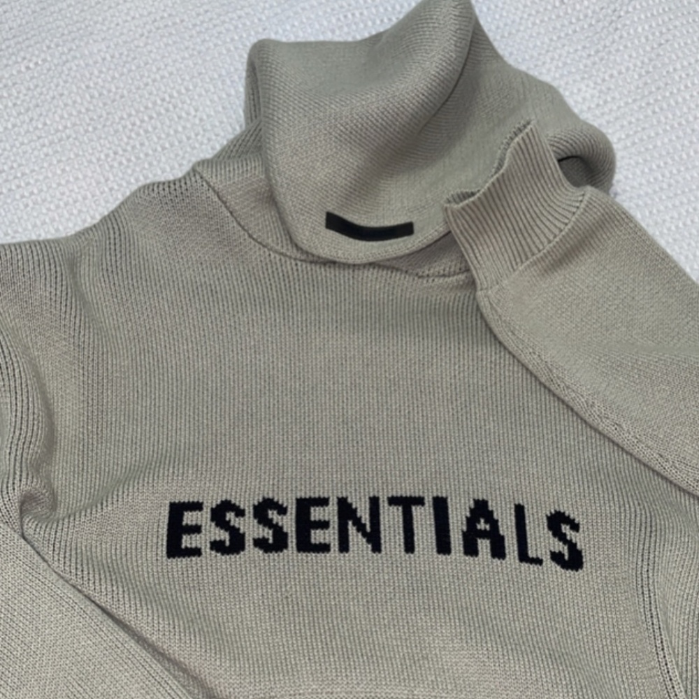 Fear of God Essentials Sweatshirt in Tan